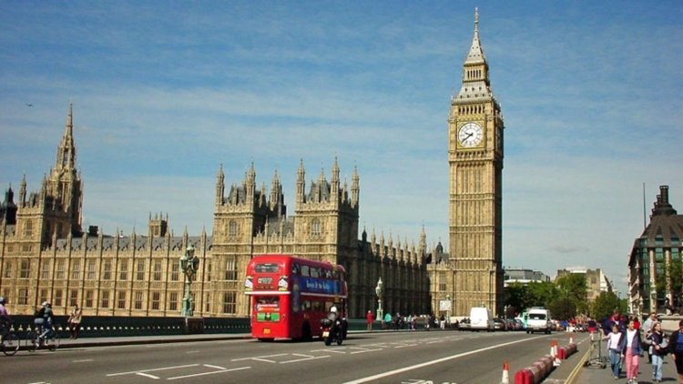Британският парламент гласува за 4 ядрени подводници