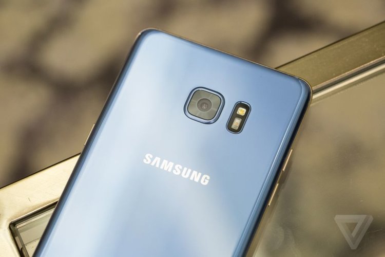 Samsung представи Note 7, ще го отключваме само с поглед 
