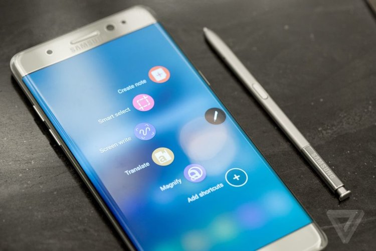 Samsung представи Note 7, ще го отключваме само с поглед 