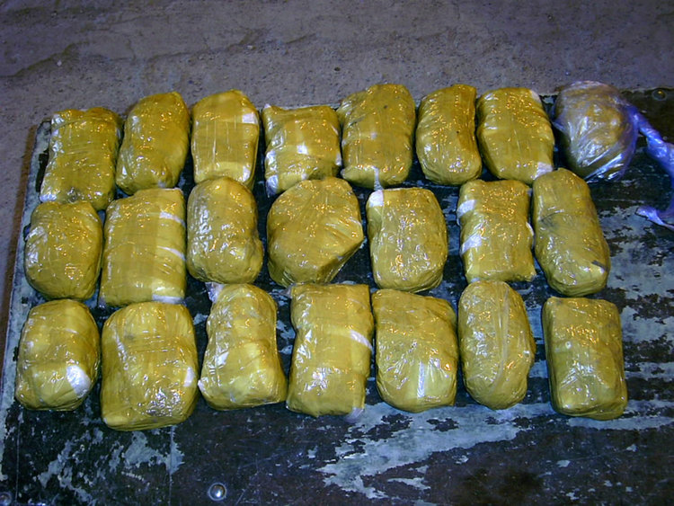 Задържаха двама за трафик на 11 кг хероин на границата