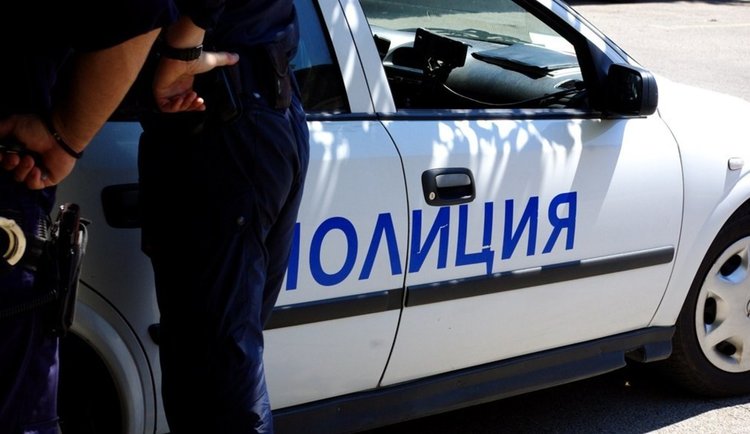 18 годишен тийнейджър разбил прозорец и обрал магазин в Смилян