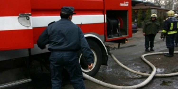 Дървообработващ цех в промишлената зона на Смолян се самозапали