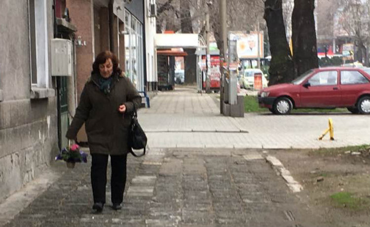 Осмомартенско настроение в Асеновград: Жени и цветя, цветя и жени (Снимки)