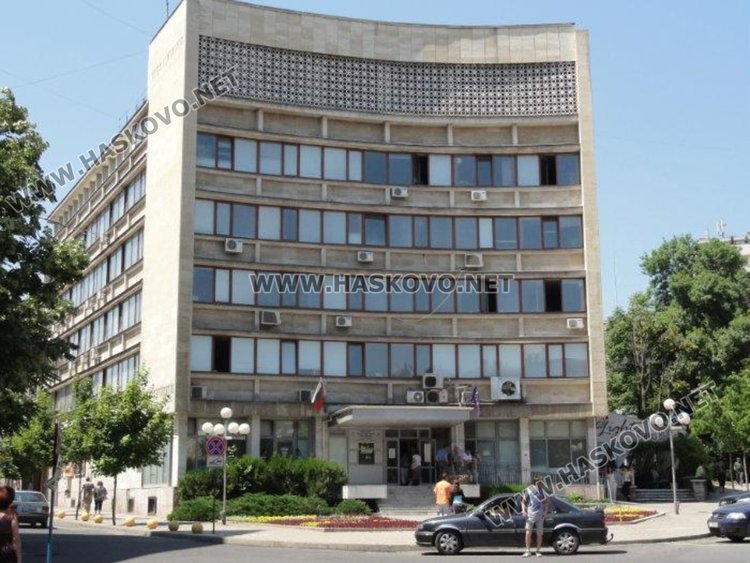 10 данъчни от Хасково чакат предизвестия за съкращение
