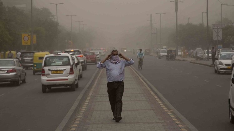 Пясъчна буря сее смърт и разруха в Индия