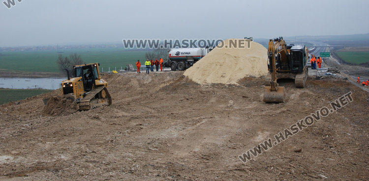 Областният управител пита АПИ защо пропада магистрала „Марица“