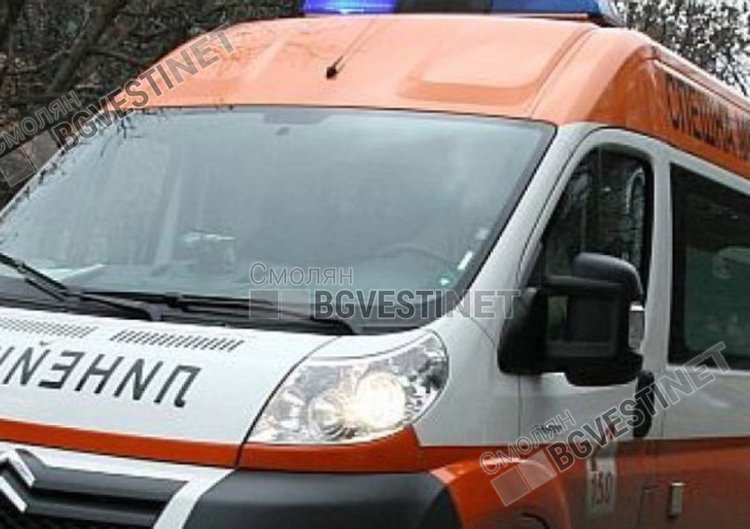 Възрастна пешеходка в болница след удар от автомобил на заден ход
