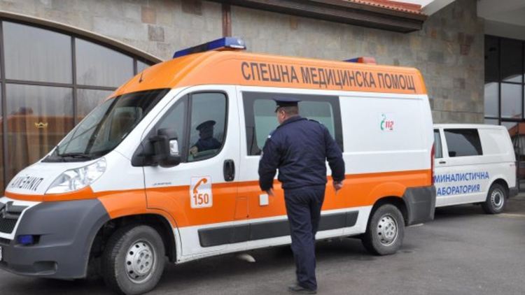БМВ се заби в стълб, пострада 15-годишна