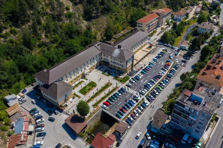 Депутат дари 5 хиляди на болницата в Мадан за борбата с covid-19