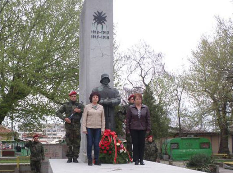 Да помним и да почитаме героите си