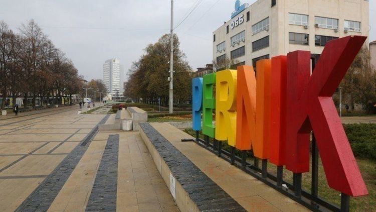 Украсяват с картини подлеза при жп- гарата в Перник