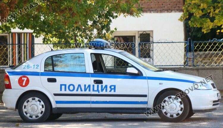 Две хлапета повредиха пътни знаци на учебна площадка в Димитровград