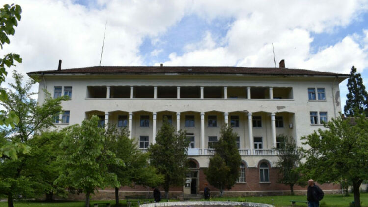 Специализираната болница в Перник ще плати голяма част от задълженията си
