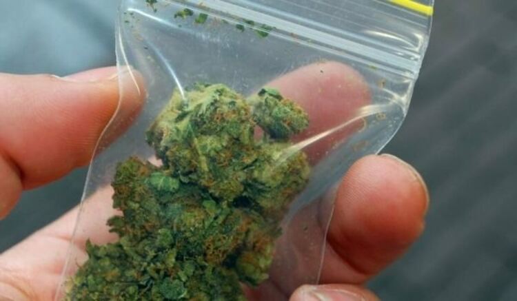 Откриха дрога в колата на 20-годишен