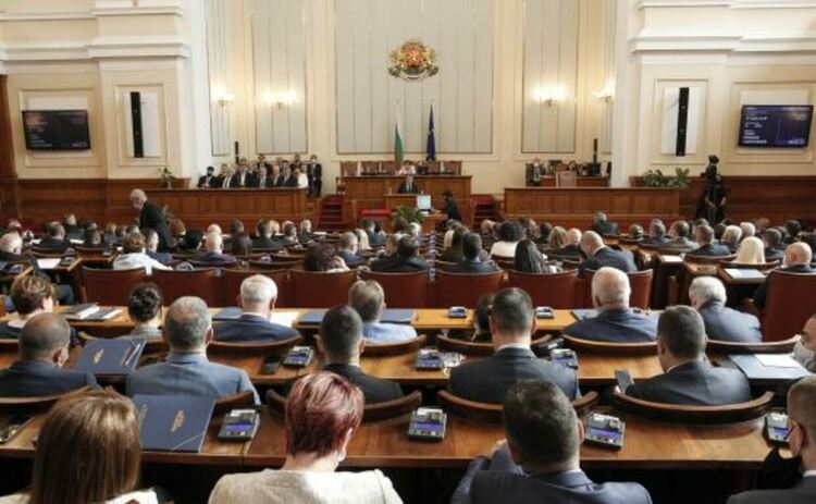 Народното събрание прие на първо четене два законопроекта за промени в ЗУТ
