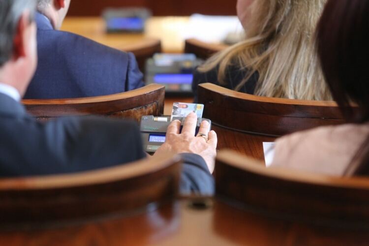Парламентът прие на първо четене промените за ТЕЛК и НЕЛК