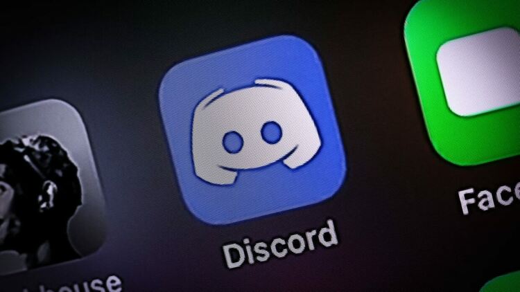 Силен, въоръжен, обучен. Млад мъж пуснал класифицираните документи в Discord, според WP
