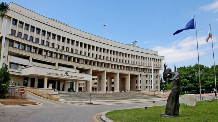 МВнР: Португалия е издала оранжев код за силни валежи, бурен вятър и морско вълнение