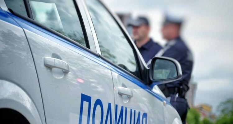 Земна маса затрупа работник край околовръстното на Смолян
