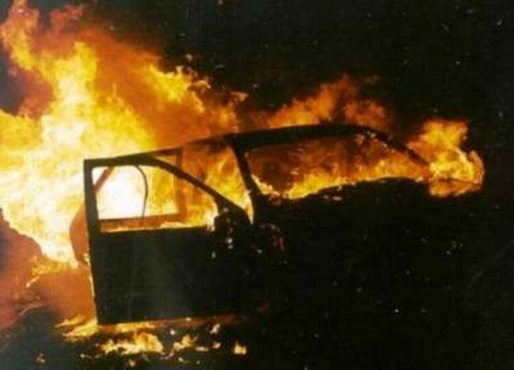 Лек автомобил „Ситроен“ е пламна по време на движение вчера в Перник