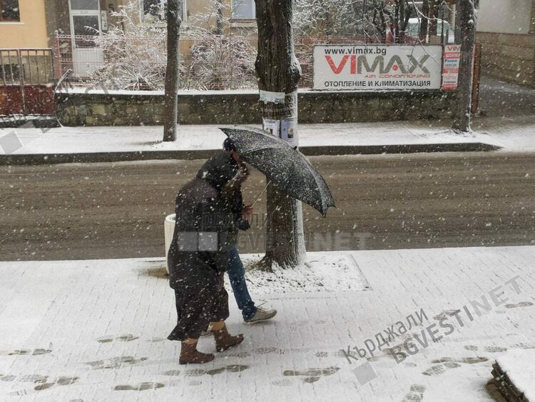  Променлива облачност в Кърджали днес, студено