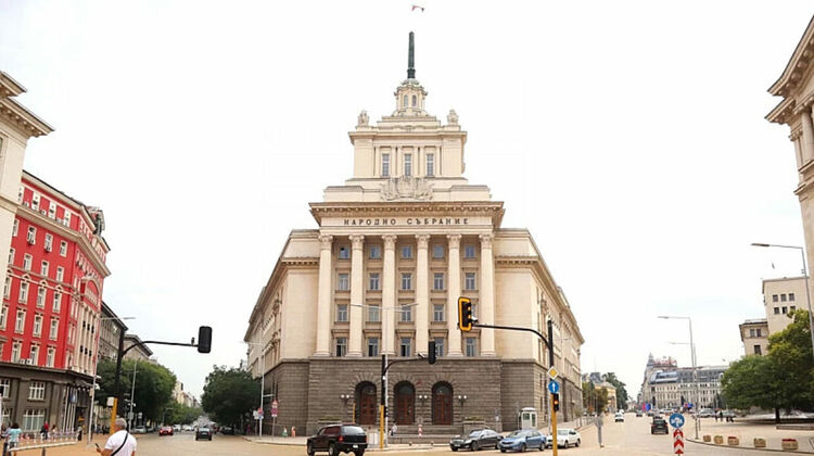 Кабинетът предлага до края на март да е в сила законът, който трябва да замени редовен бюджет