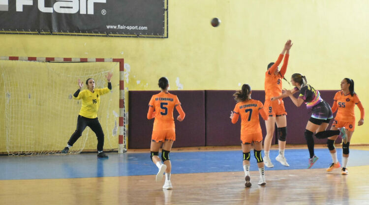Хандбал в неделния ден в Хасково