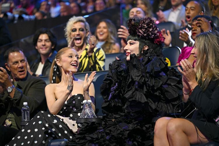 Ариана Гранде и Лейди Гага доминираха на музикалните награди на MTV