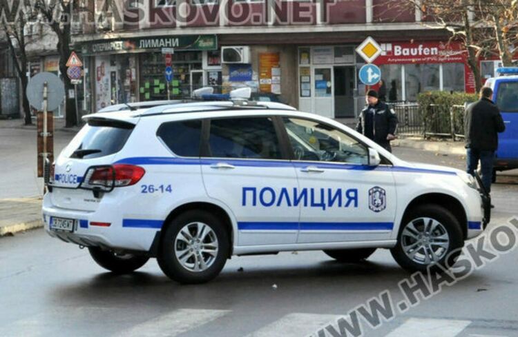 Задържаха 25-годишна жена с дрога