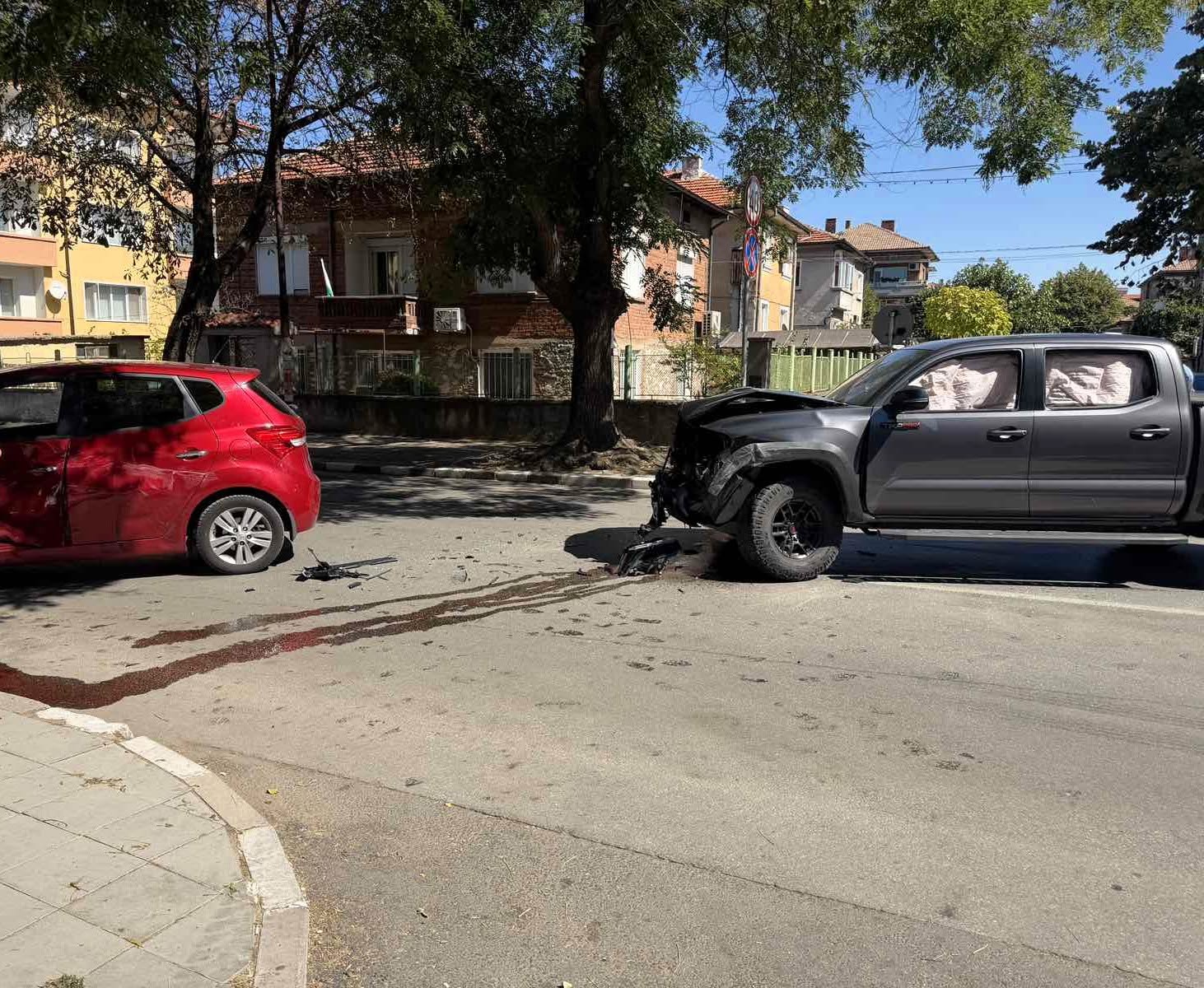 Катастрофа затруднява движението по ул."Ал. Стамболийски"