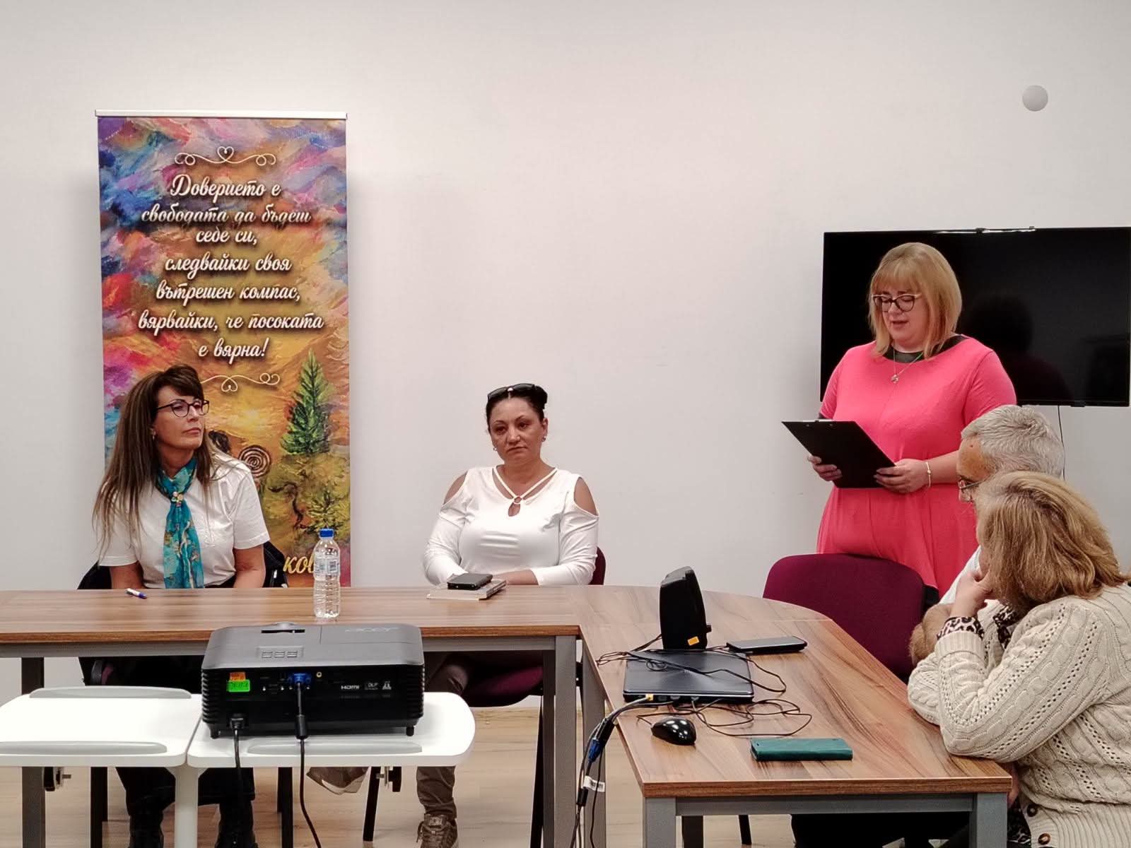 Кунка Кичукова отвори „Врата към пътищата на безкрая“ пред смолянската публика