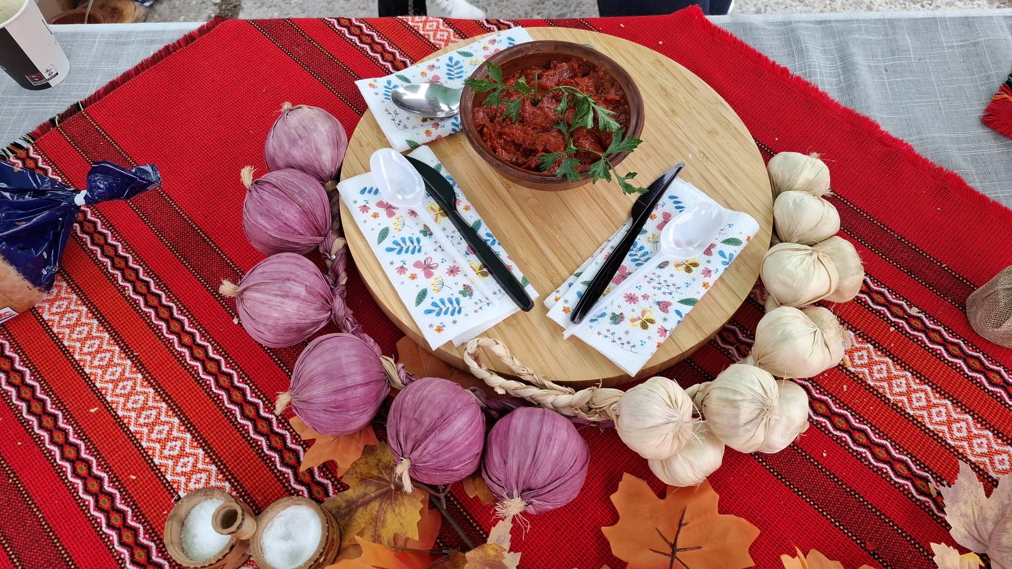 Първомайската лютеница – вкусът на поколенията
