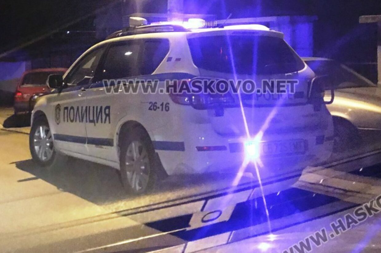 Заловиха двама за притежание на дрога