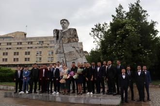 Балът на ПГЕЕ "Капитан Петко войвода" Кърджали