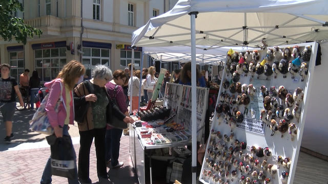 Уникати, ръчна изработка, се предлагат на Улица на занаятите в Хасково