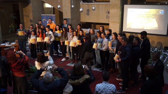 Дванадесетокласничката Виктория Бърчинкова от ППМГ е големият победител в конкурс, организиран от евродепутата Асим Адемов