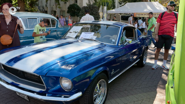 Pontiac Firebird и Ford Mustang сред атракциите на ретро парада в Хасково